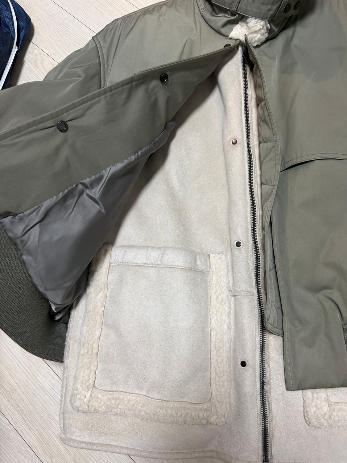 시스템옴므 퍼블록 레이어드 무스탕 카키 판매합니다 ! 상품이미지3