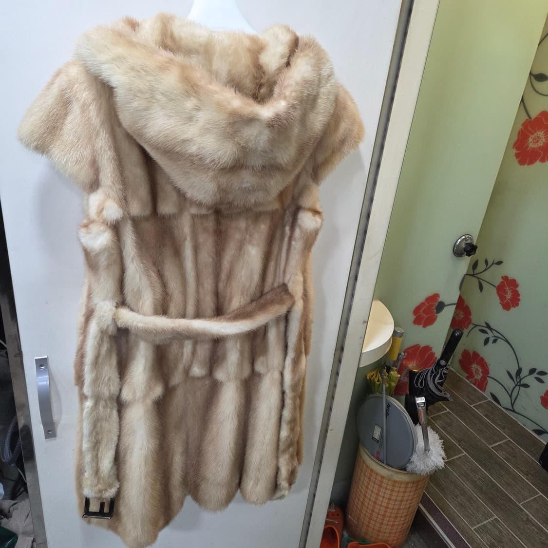 펜디 밍크 후드 롱 베스트 상품이미지4