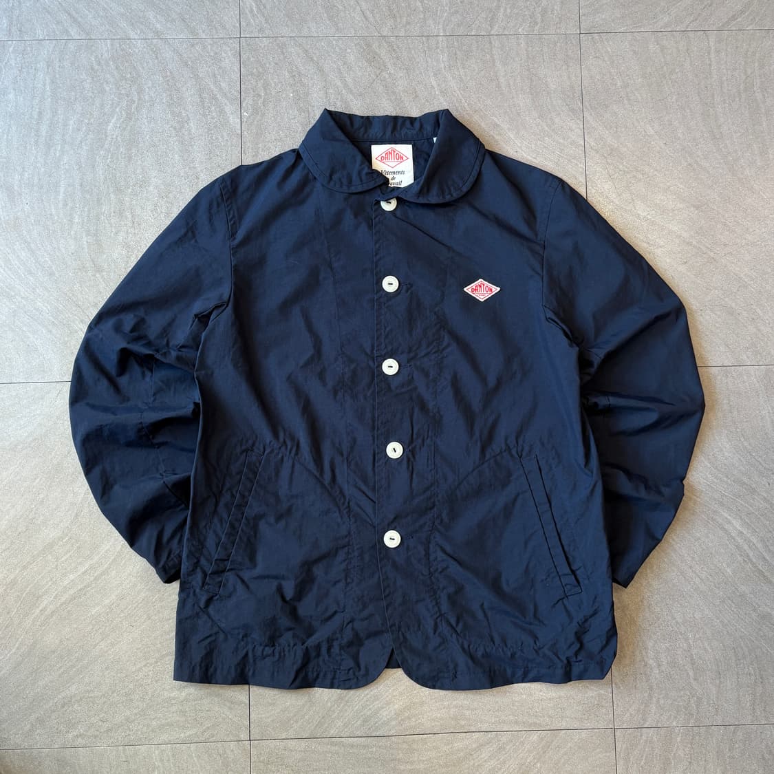 단톤 x 빔즈 네이비 나일론 자켓  상품이미지1
