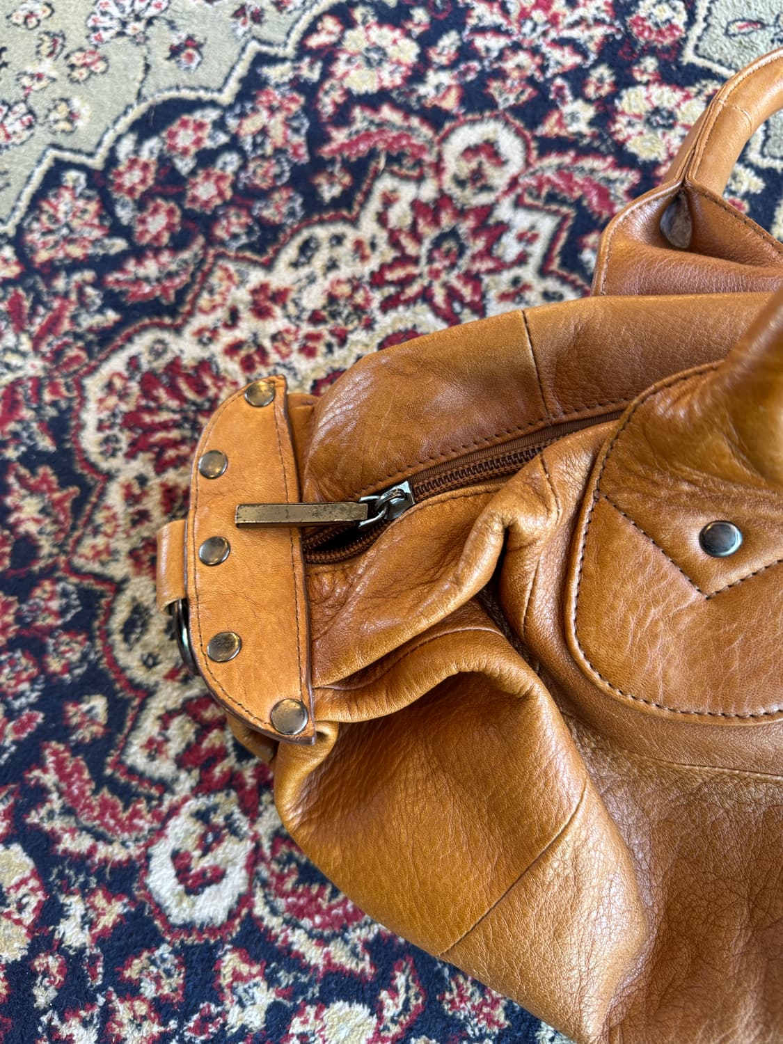 라이트 브라운 스터드 토트백 상품이미지4