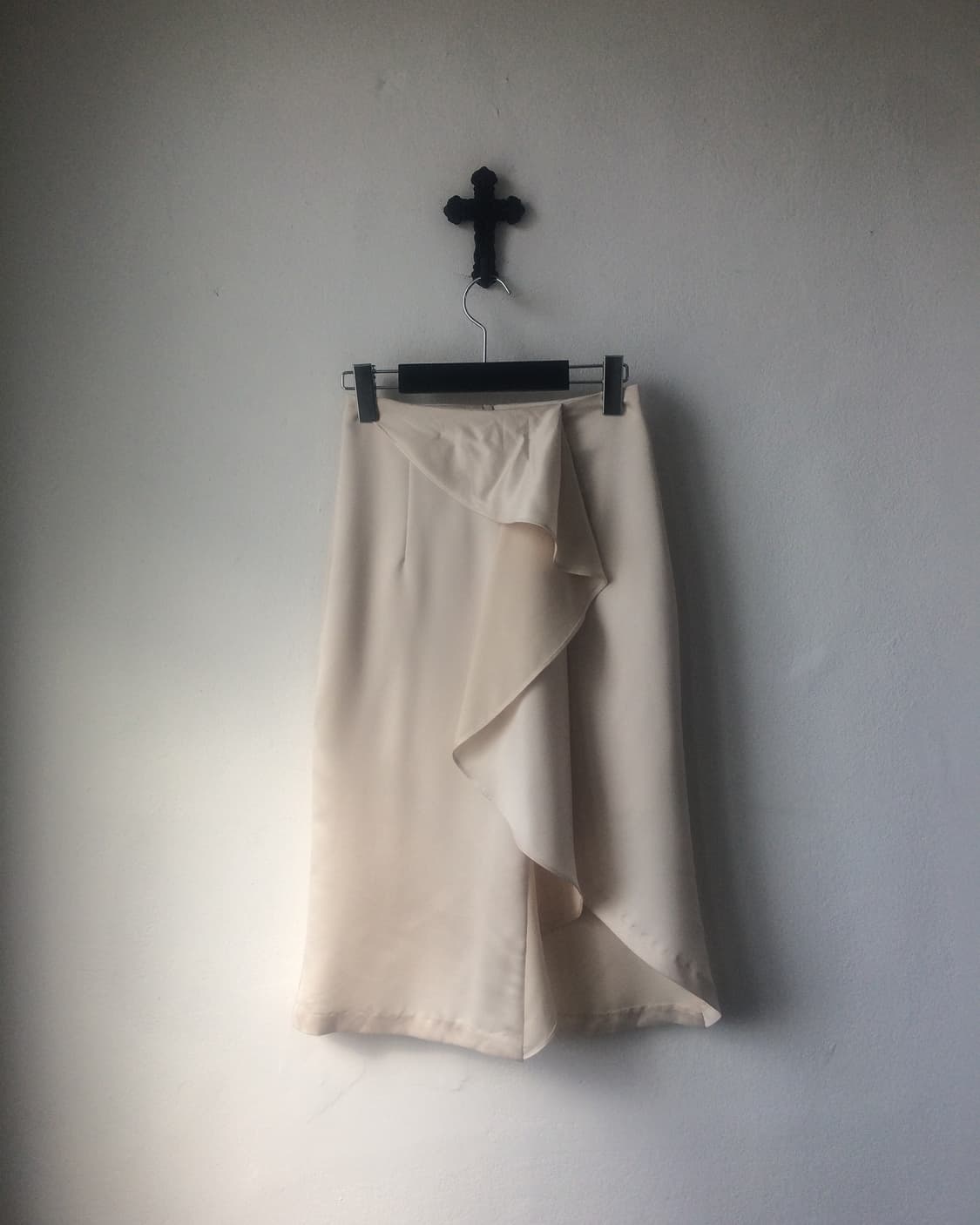 Ruffle point midi skirt 상품이미지1