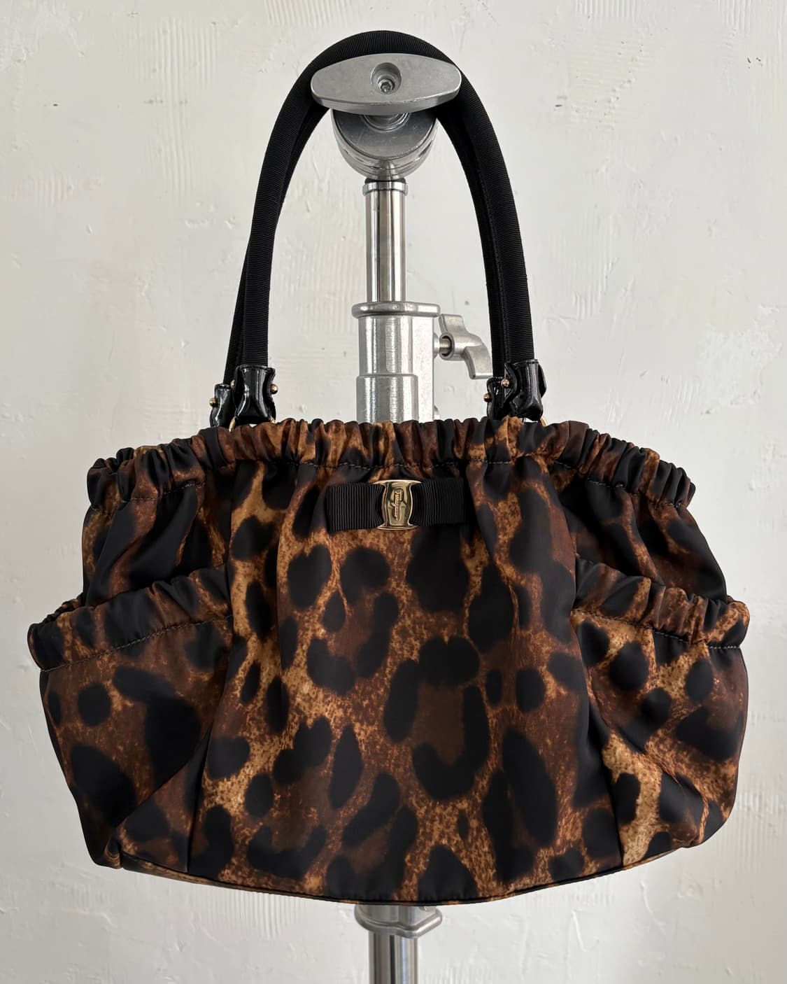 Salvatore Ferragamo 살바토레 페레가모 바라 숄더백 상품이미지1