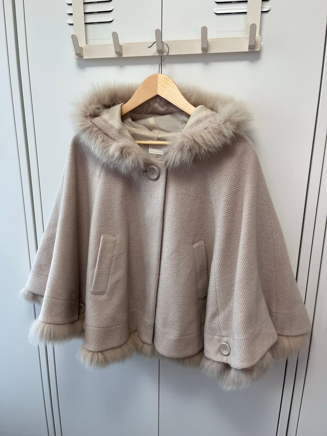 Cara 핑크베이즈 퍼 케이프 코트 상품이미지7