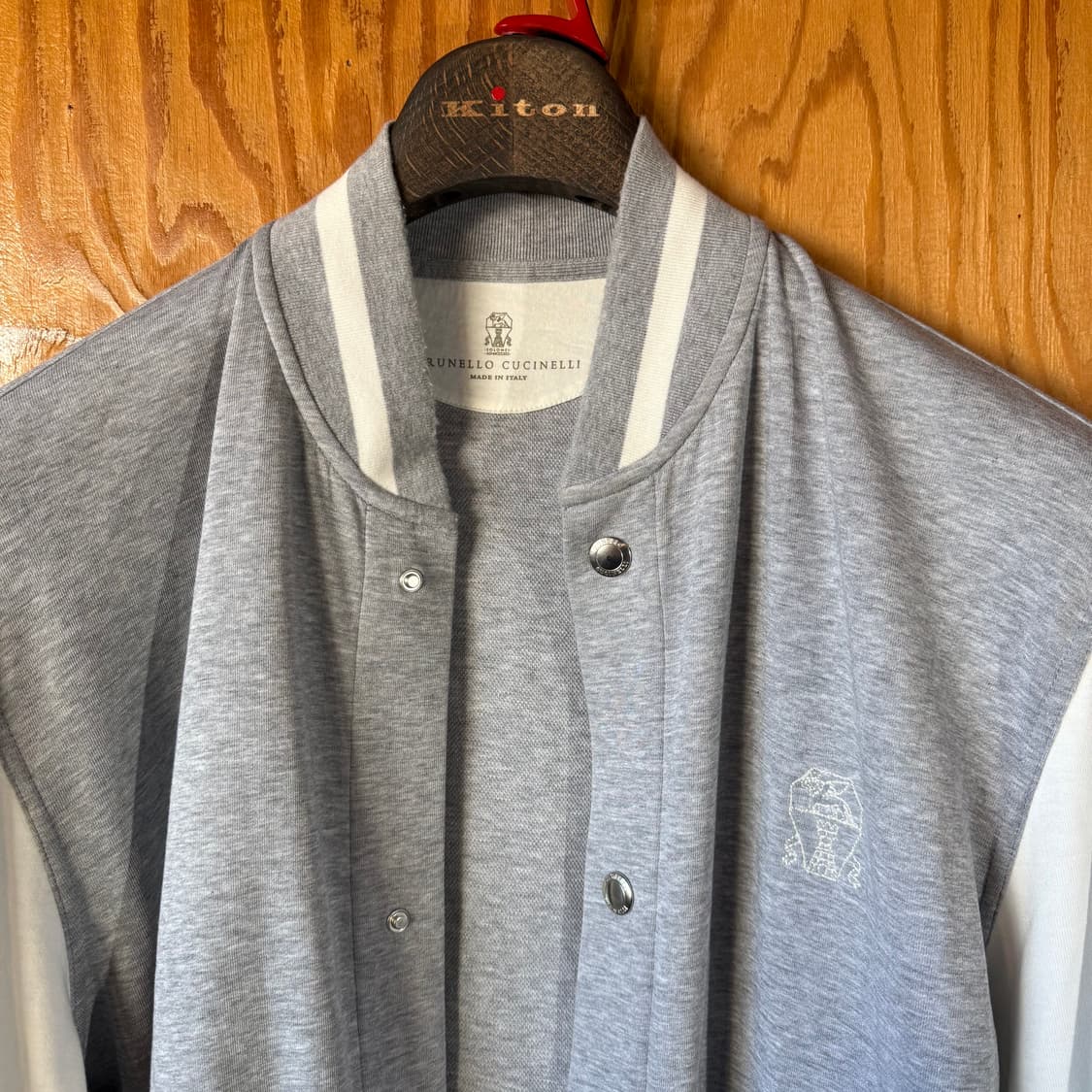 브루넬로 쿠치넬리 23 S/S 로고 바시티 봄버 자켓 상품이미지4