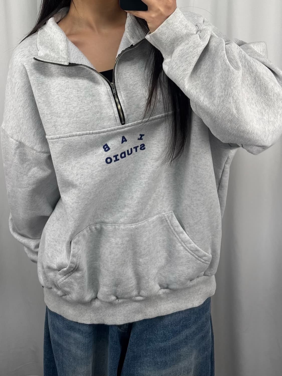 아이앱 스튜디오 하프집업 맨투맨 상품이미지2