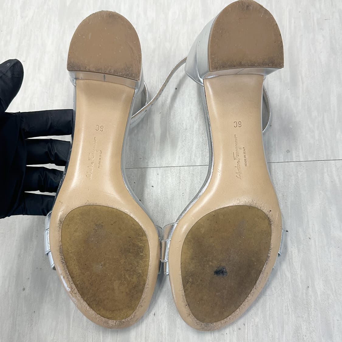 페라가모 페레가모 메탈릭 실버 스트랩 샌들 힐 여성 구두 230mm 상품이미지6