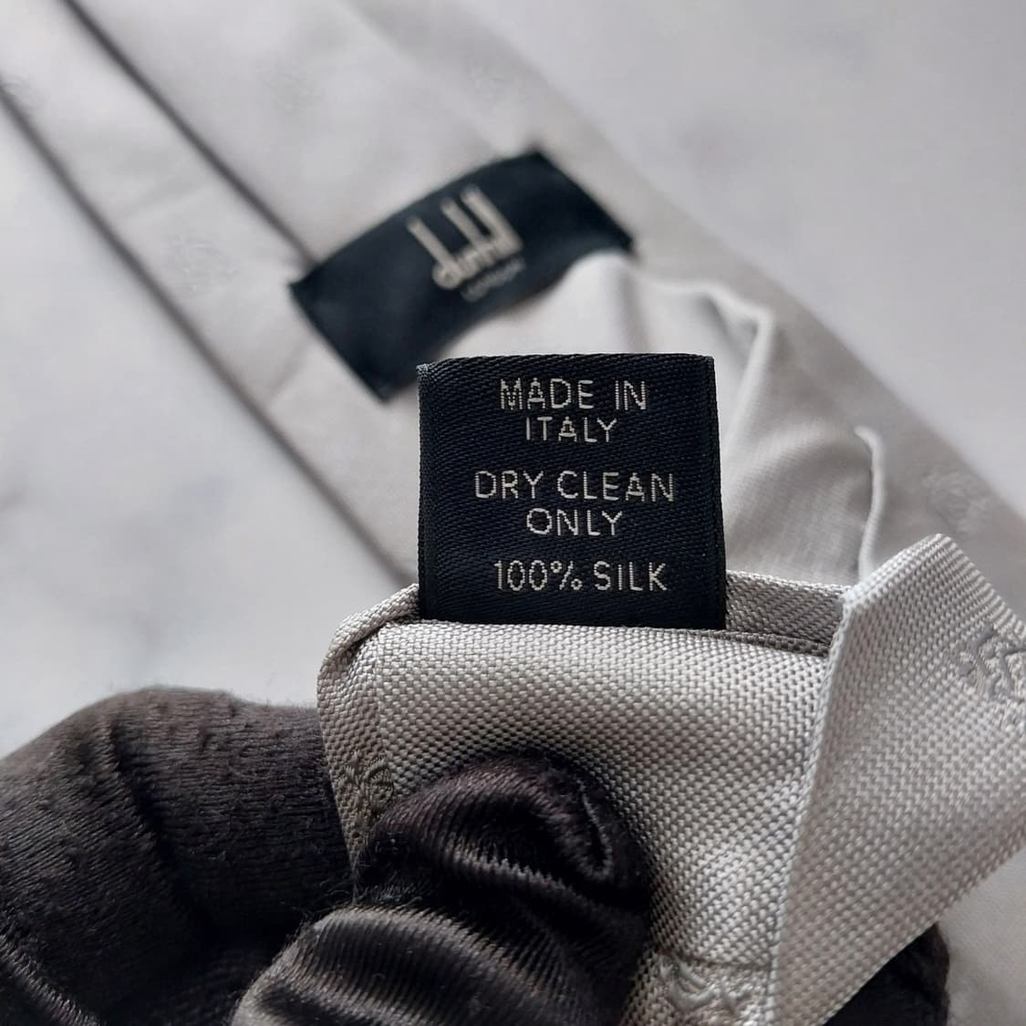 던힐 실크 그레이 로고 자카드 넥타이 8.5cm A+등급 K1693
 상품이미지10