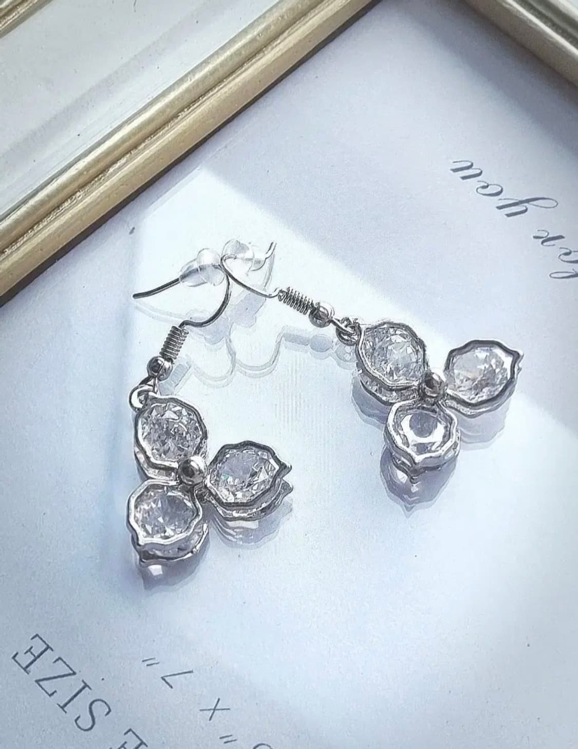 핸드메이드 )세잎클로버 크리스탈 귀걸이 상품이미지1