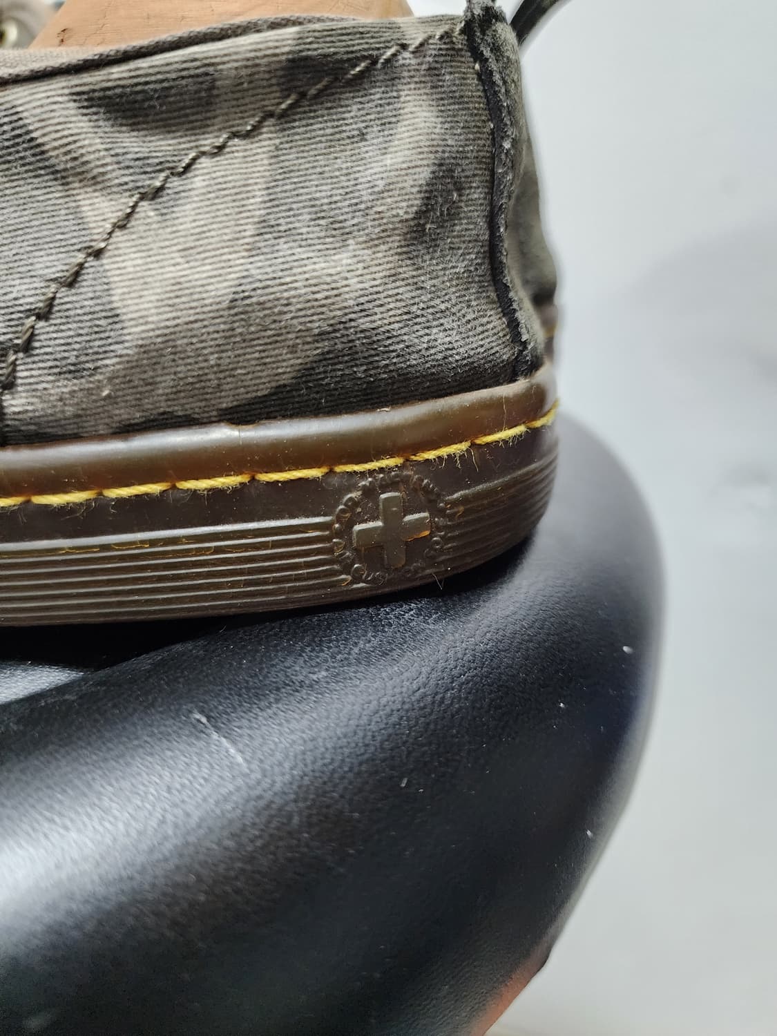 닥터마틴 스웨이드 스니커즈 상품이미지6