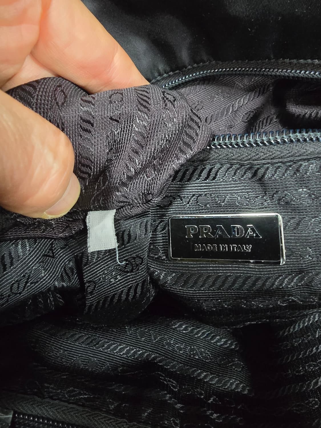 프라다 라일론 숄더백 상품이미지10