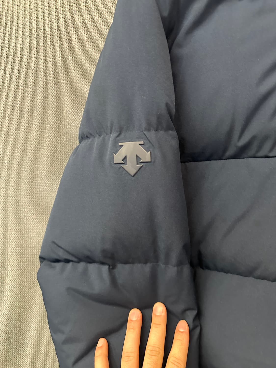 데상트 DESCENTE Athletic 네이비 다운 패딩 상품이미지3