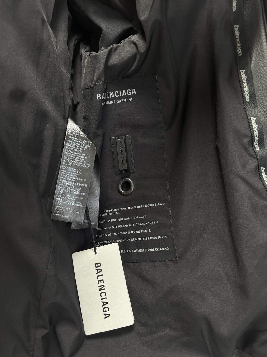 발렌시아가 23FW 인플레이터블 레더 자켓 상품이미지8