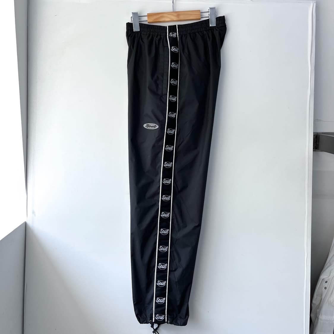 소울 제팬 리플렉티브 로고 사이드라인 블랙 트랙팬츠 상품이미지8
