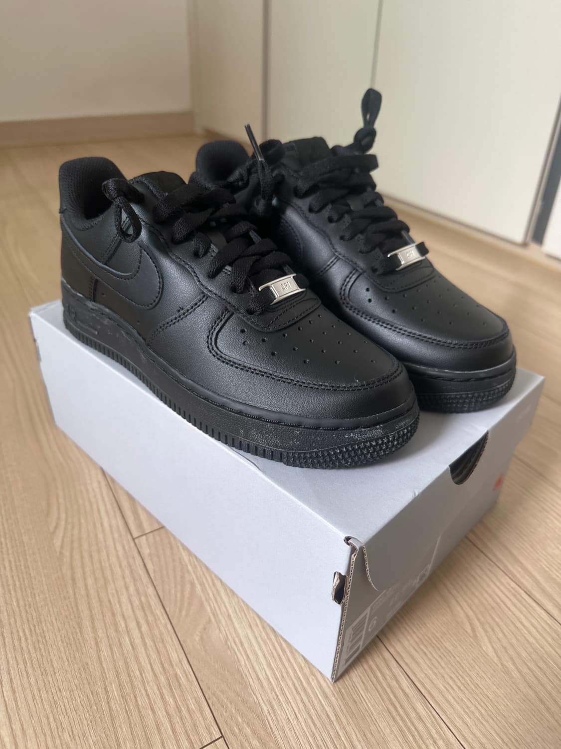 나이키 에어포스 1 '07 올블랙 판매합니다. 상품이미지1