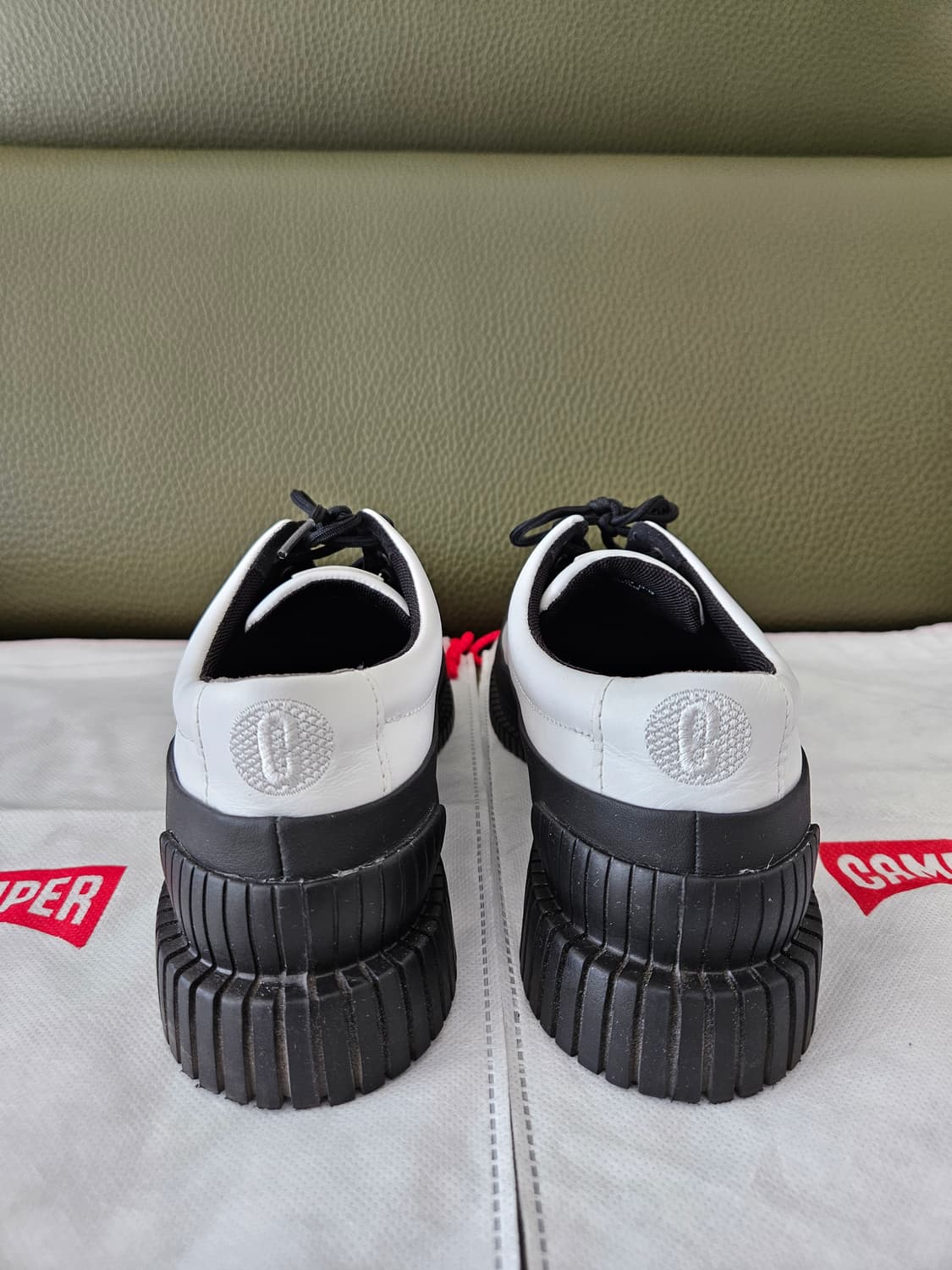 Camper Pix 블랙&화이트 더비 상품이미지2
