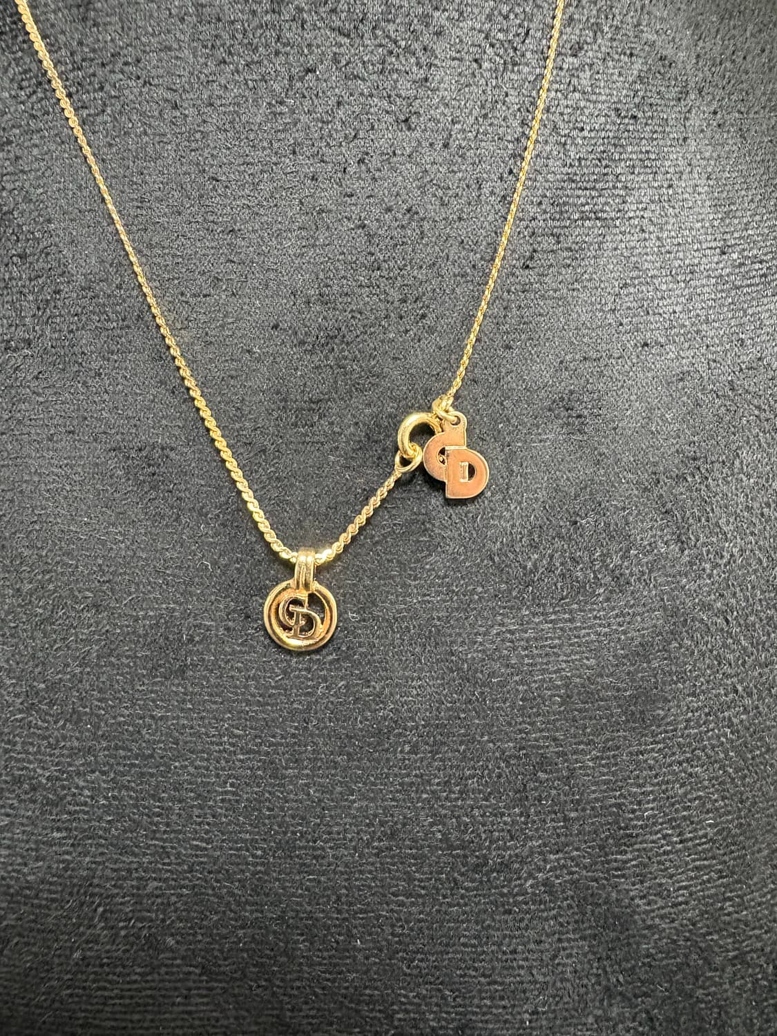 [새상품급] 디올 금장 CD로고 목걸이 상품이미지2