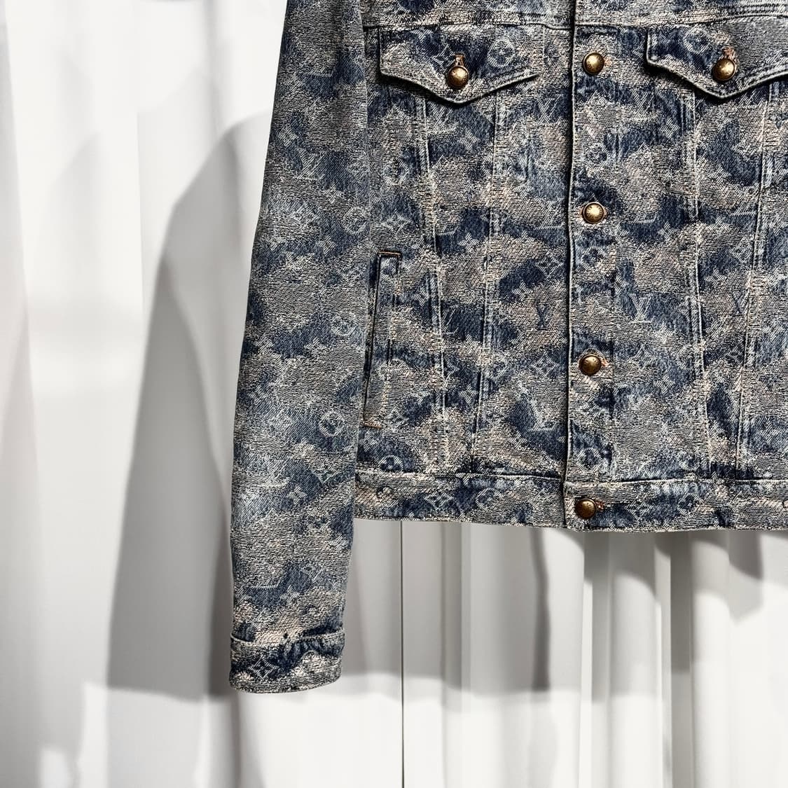 [새상품/105] 25FW루이비통 테피스트리 모노그램 데님 트러커 자켓 상품이미지3