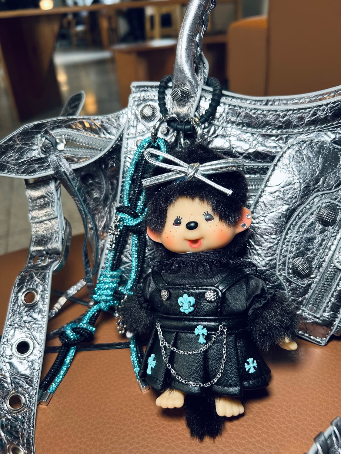 (62) 정품 몬치치 👕🖤커스텀 블랙 레더 원피스키링 상품이미지7