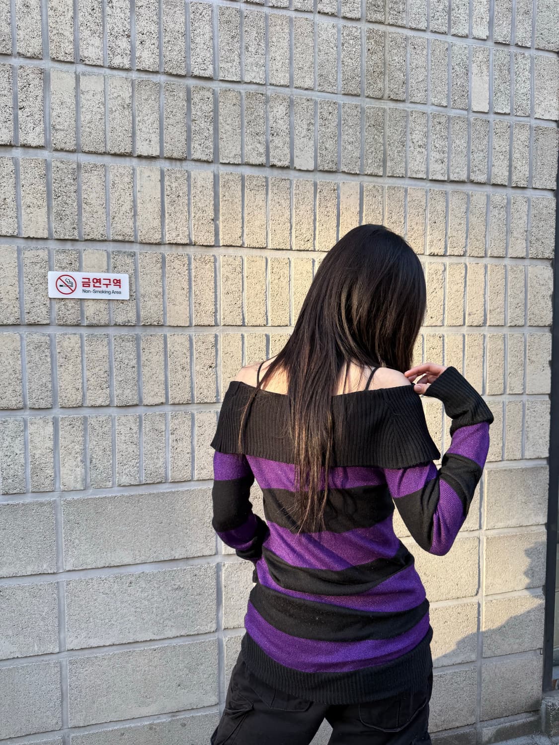 블랙&퍼플 오프숄더 스트라이프 니트 상품이미지2