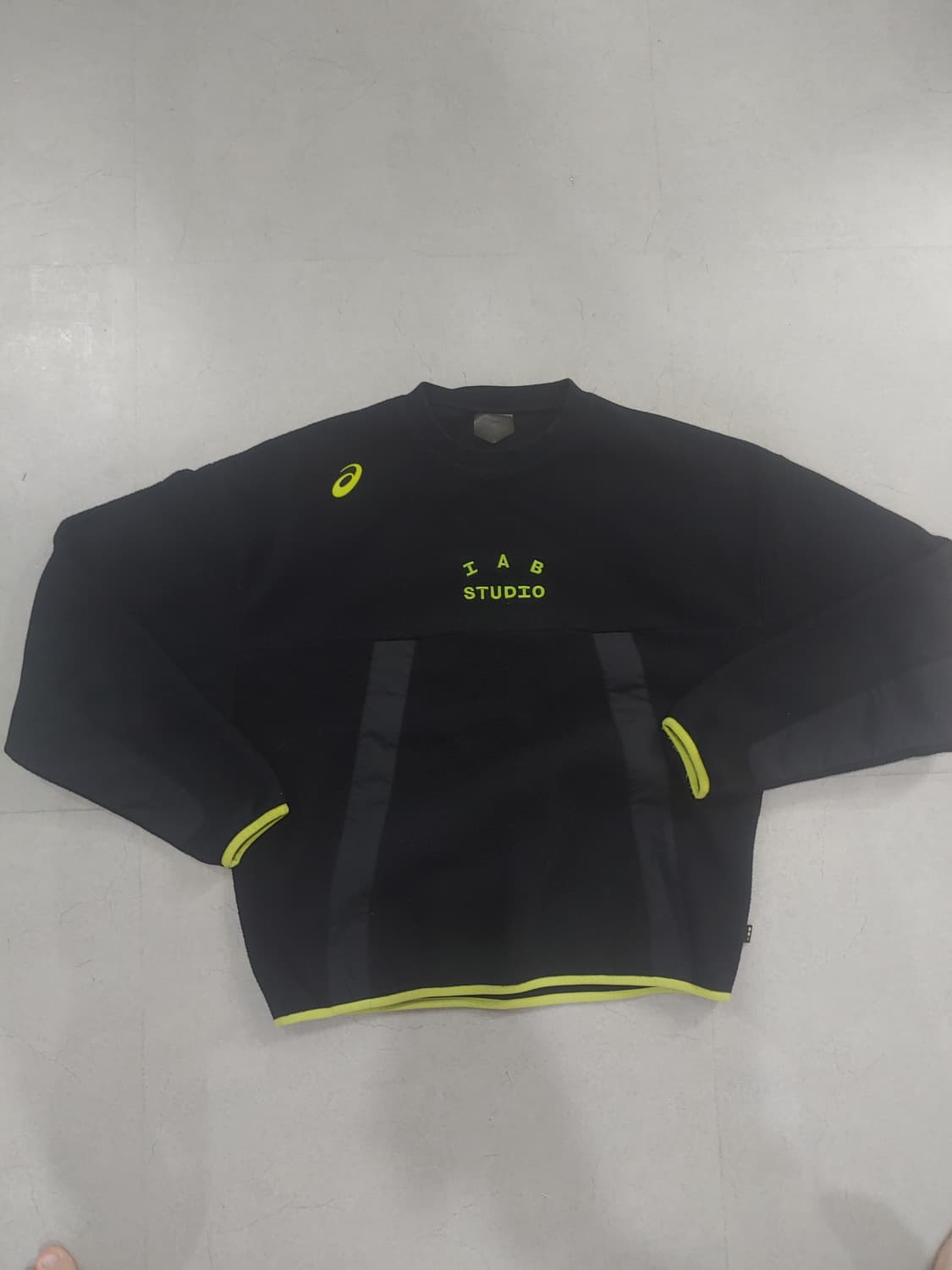 아이앱스튜디오X아식스 맨투맨 L100 상품이미지2