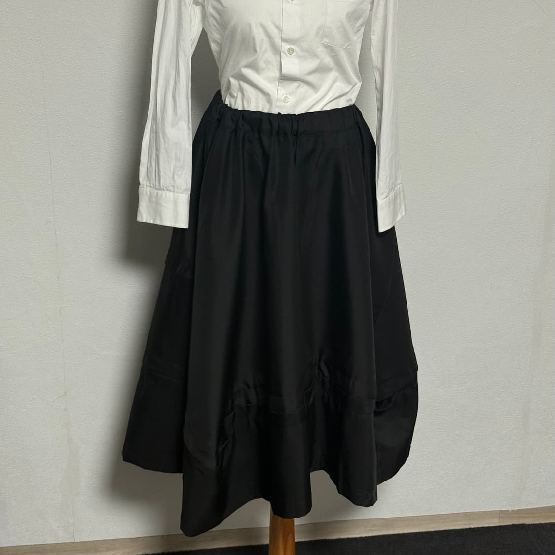 24ss 꼼데가르송 꼼데가르송 입체 비대칭 스커트 s 상품이미지1