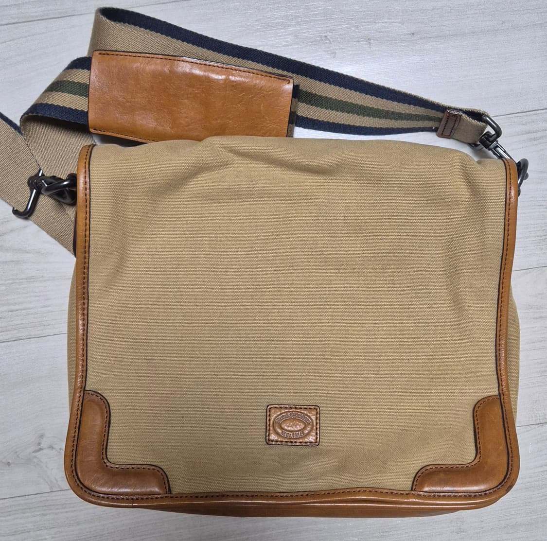 브룩스 브라더스 캔버스 레더 메신져백 상품이미지1