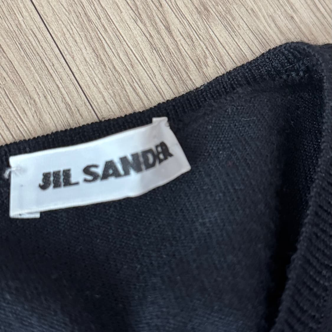 질샌더  블랙 V넥 니트  44-55반  상품이미지5