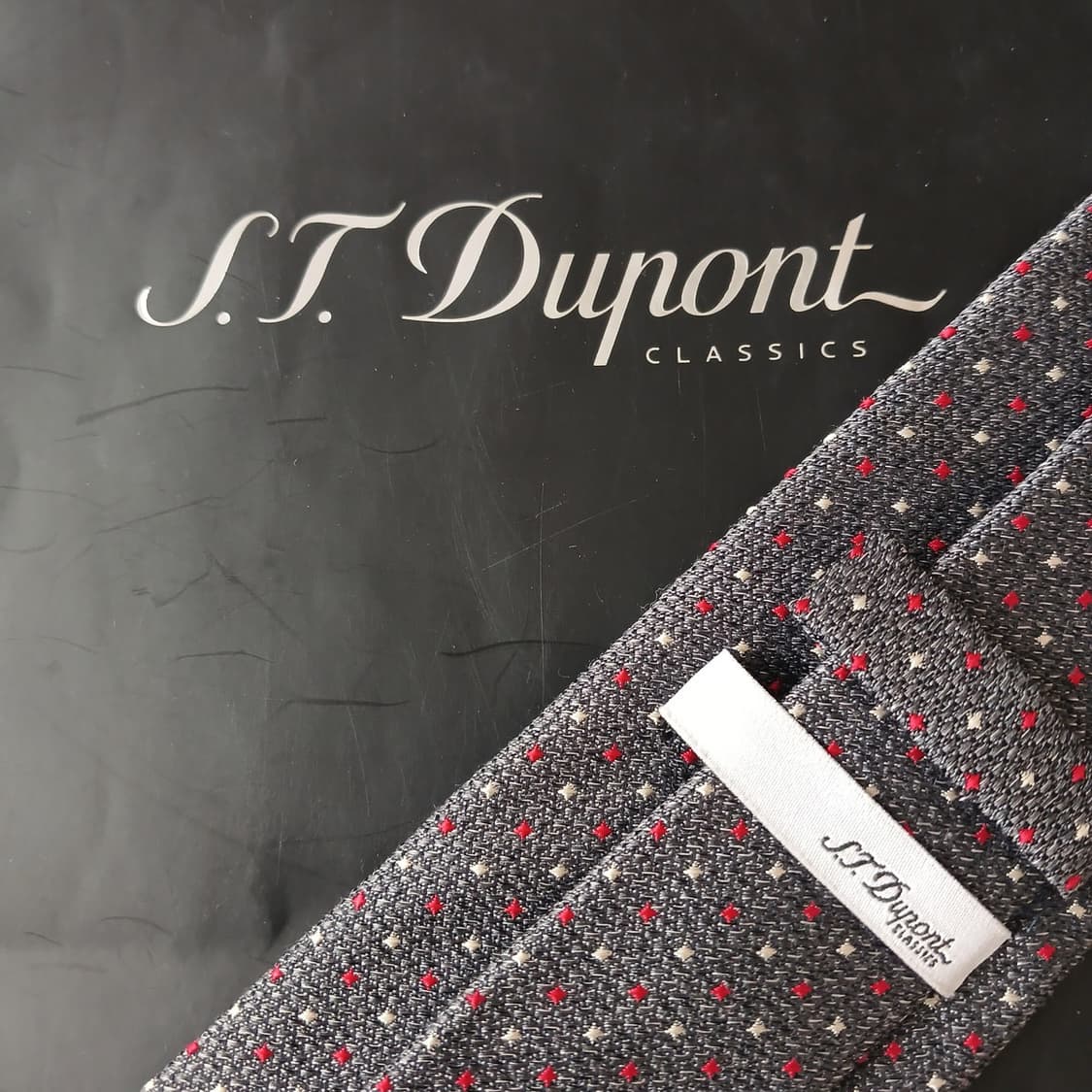 듀퐁 실크 마이크로 패턴 자수 로고 넥타이 8cm A+등급 A19346
 상품이미지7