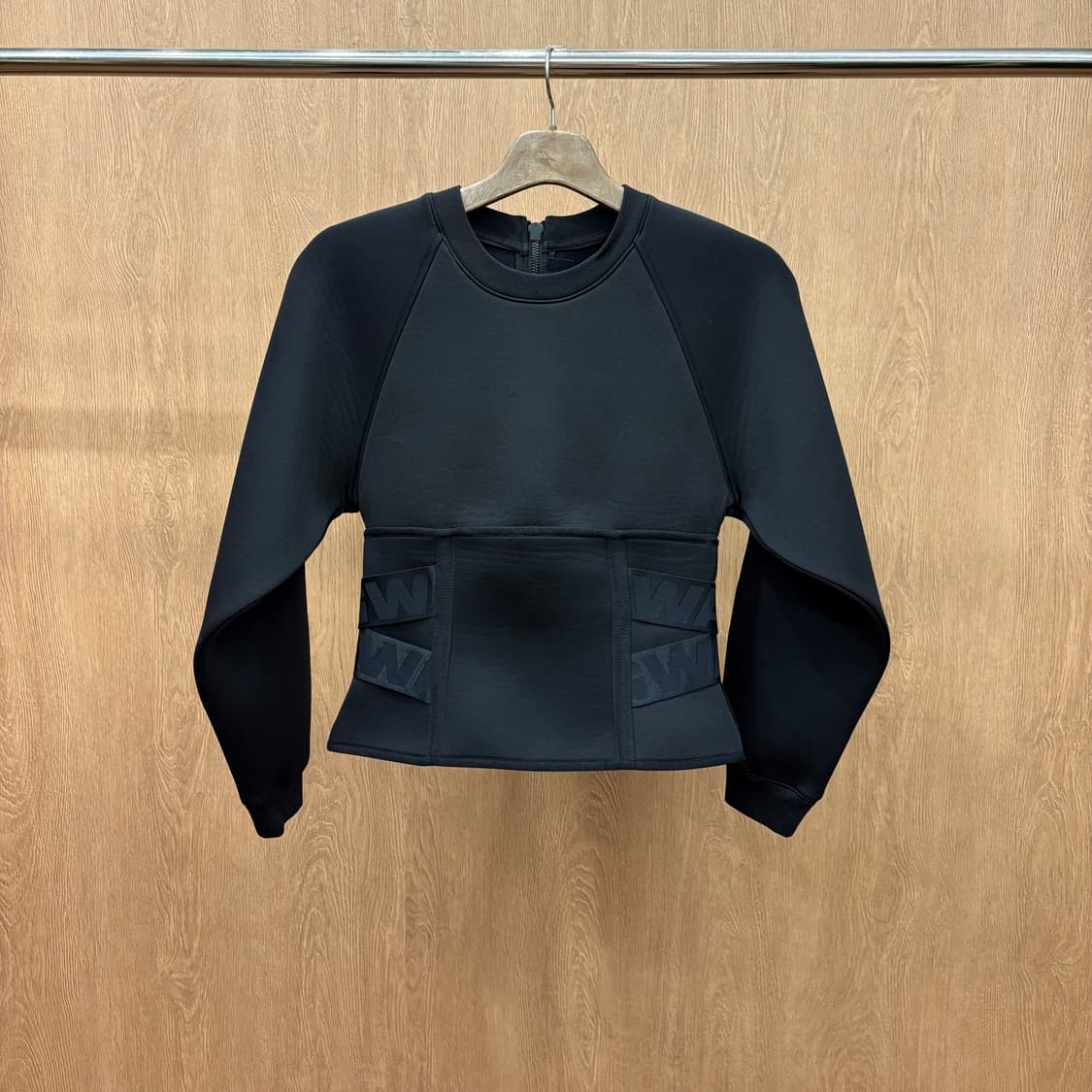 알렉산더 왕 네오프렌 페플럼 스웻 셔츠 백 지퍼 로고 스트랩 디테일 블랙 상품이미지2