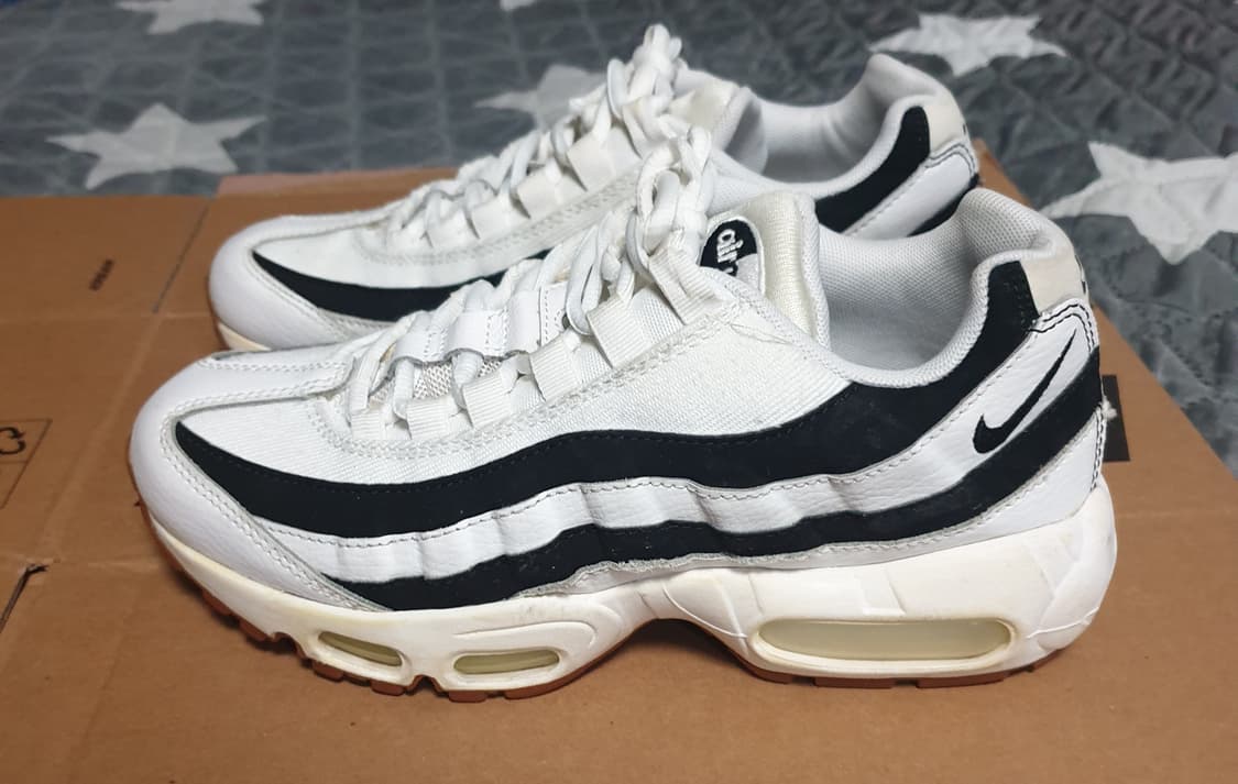 나이키 에어맥스95 유벤투스 2018 스니커즈 검횐 (245) 상품이미지3
