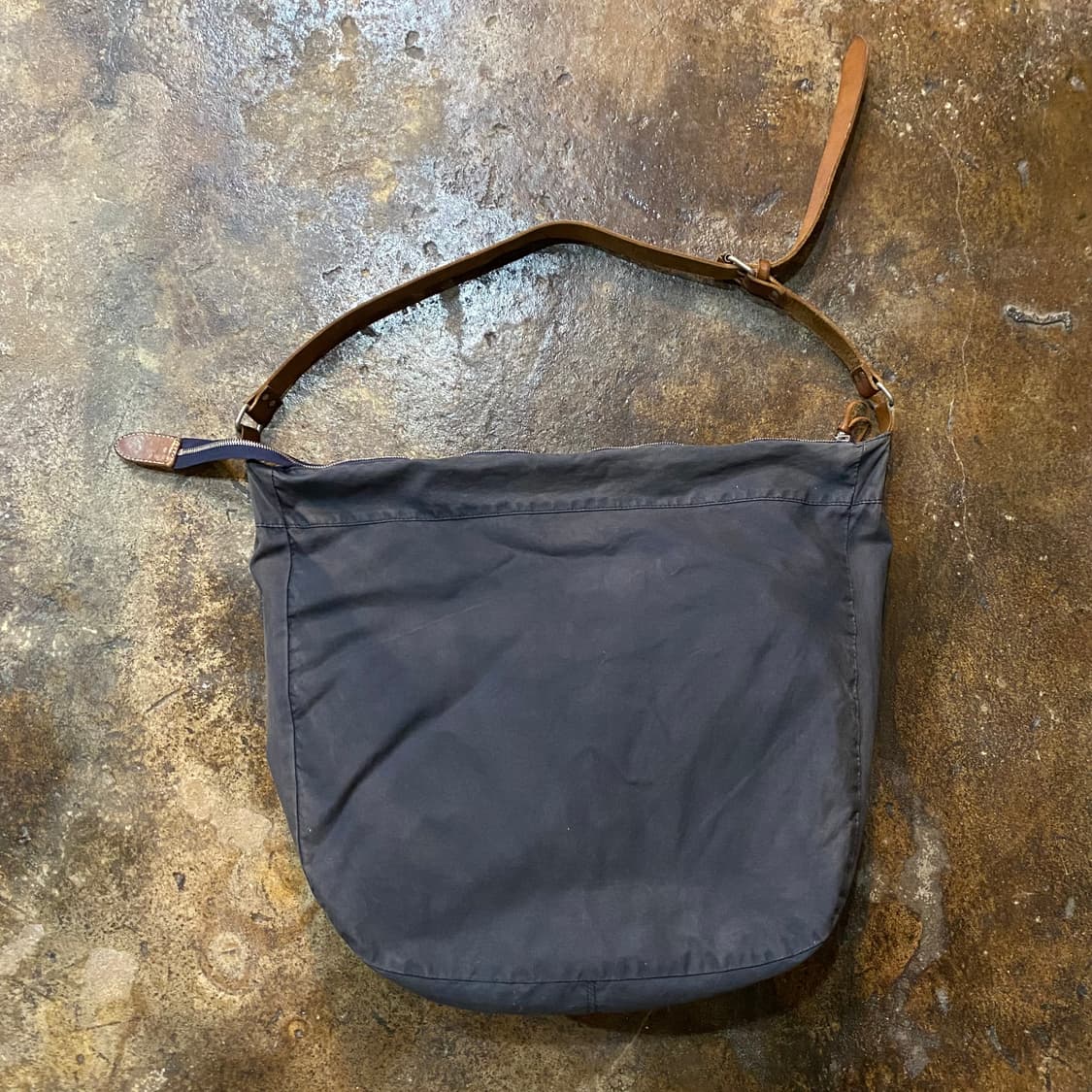 논네이티브 빈티지 가죽 스트랩 크로스백 상품이미지4