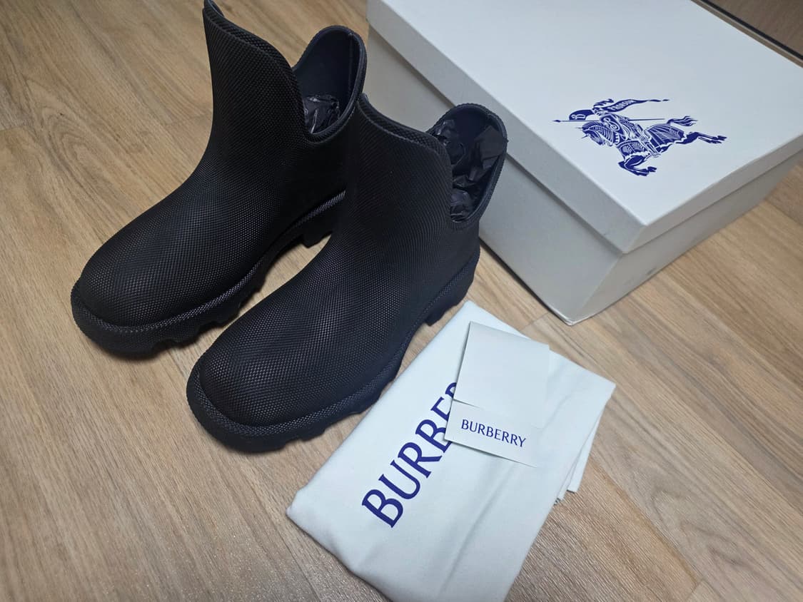 버버리 앵클부츠 풀구성품 판매합니다. burberry 신발 장화 상품이미지1