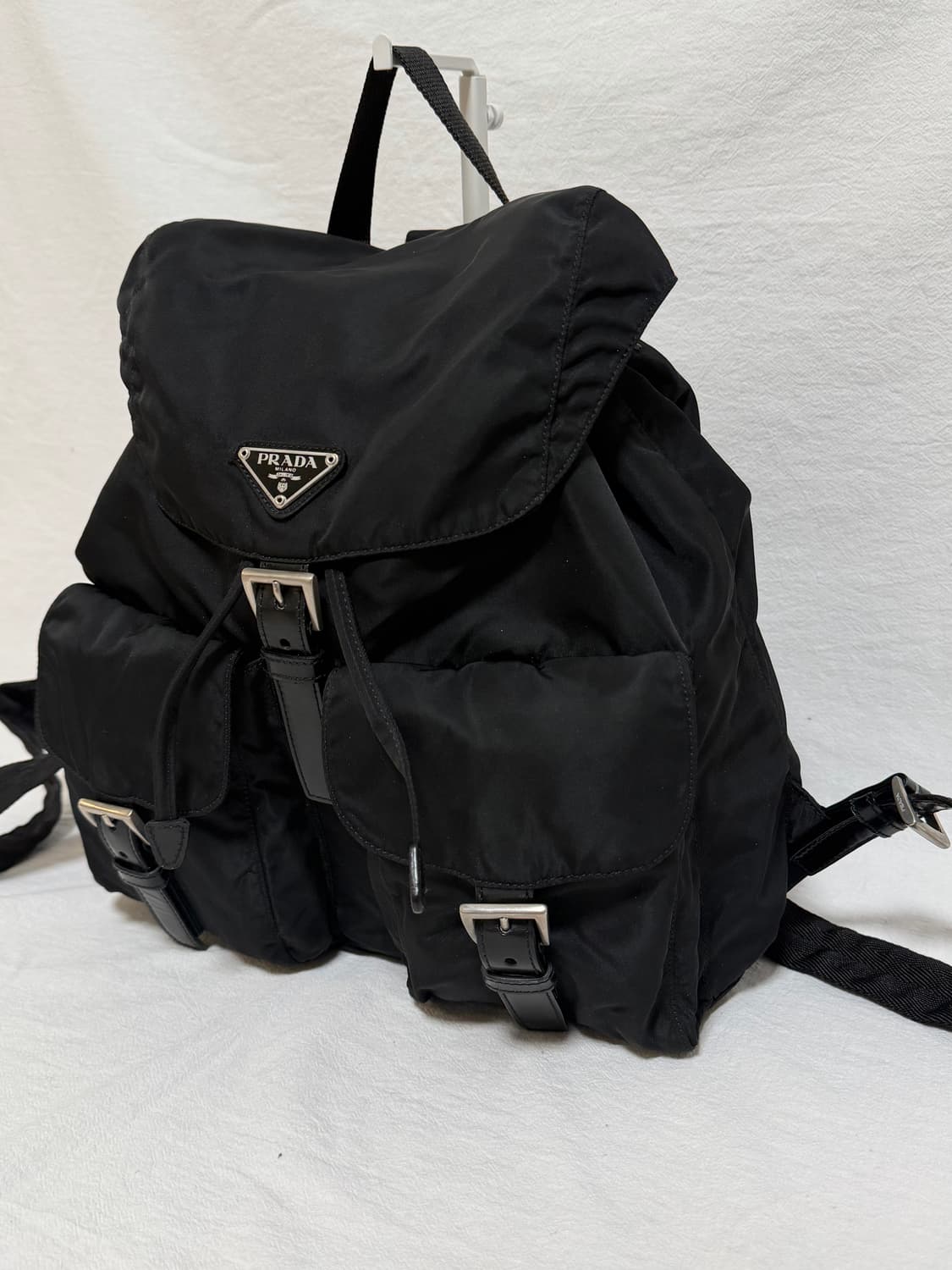 정품 프라다 포코노 나일론 투포켓 미디움 백팩 블랙 상품이미지3