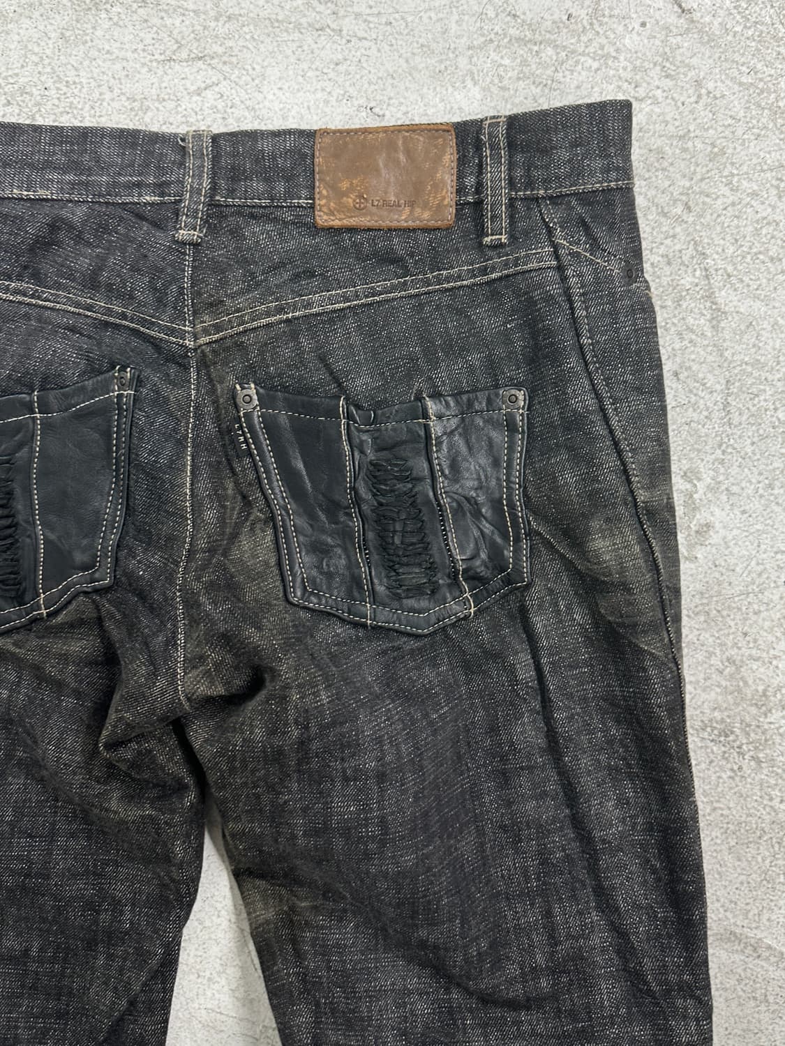 l7 real hip 레더 패치 플레어 데님 팬츠 상품이미지3