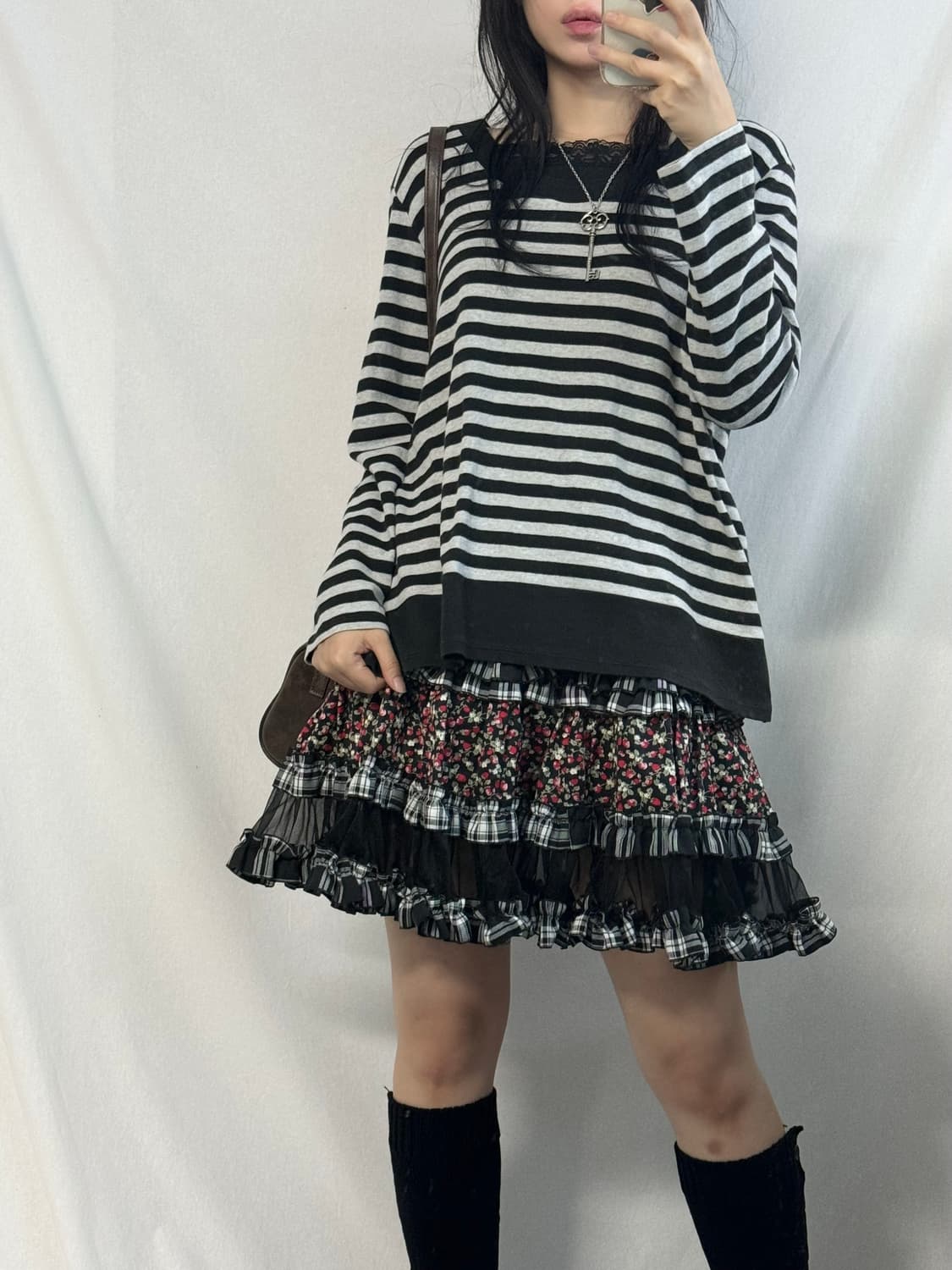 레이스 넥 레이어드 스트라이프 롱 슬리브 티 상품이미지2