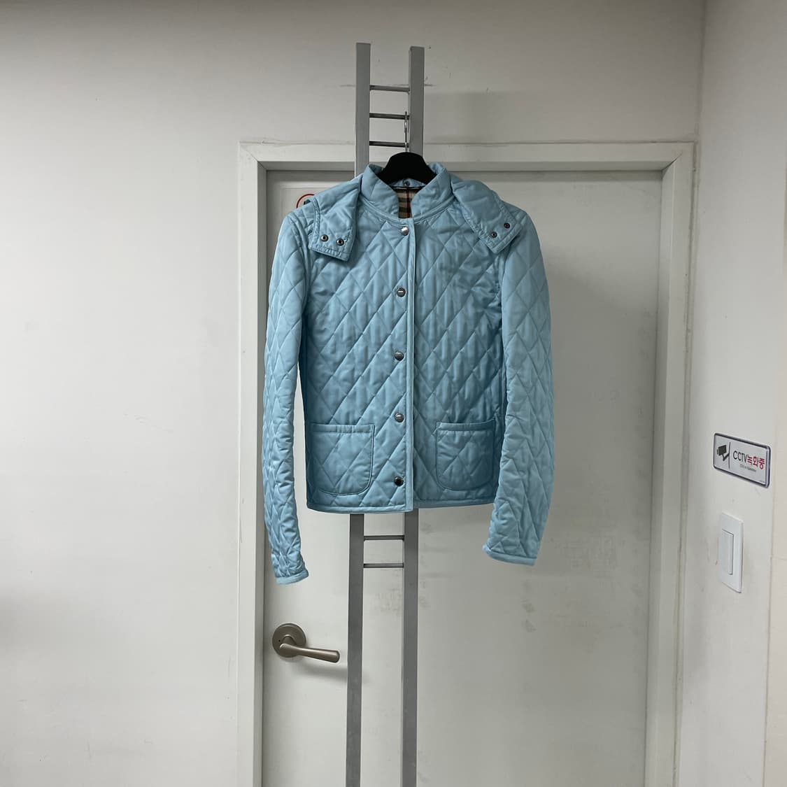 버버리 퀄팅 후드 자켓 블루 06(W)  상품이미지1