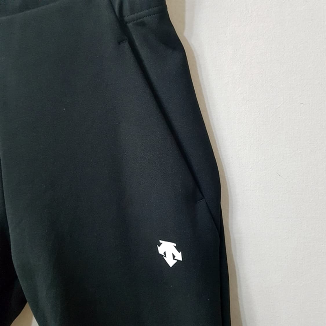 데상트 Move Sport 트레이닝 팬츠 블랙 상품이미지3