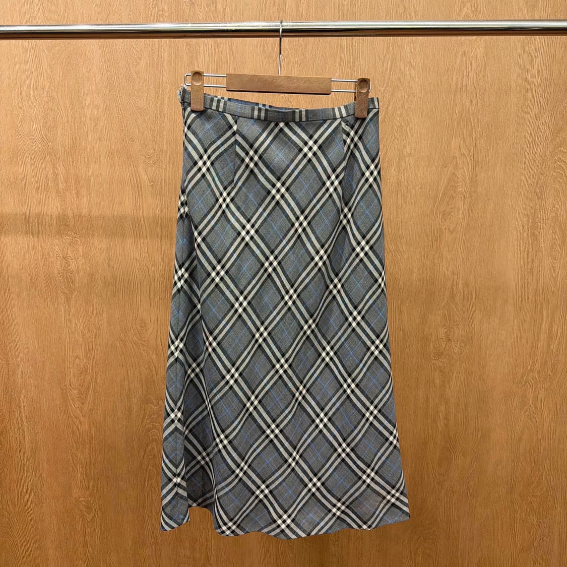 버버리 울 미디 스커트 노바 체크 패턴 디테일 A라인 차콜 그레이 상품이미지3