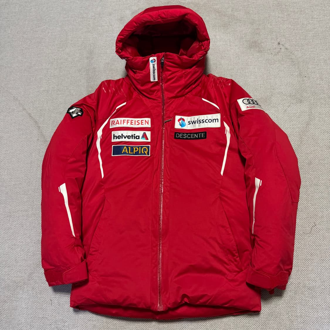 데상트 아우디 스위스 스키팀 패딩 자켓 상품이미지1