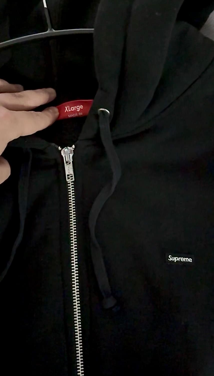 슈프림 스몰 박스 집업 후드 스웨트셔츠 블랙 - 23FW 상품이미지2