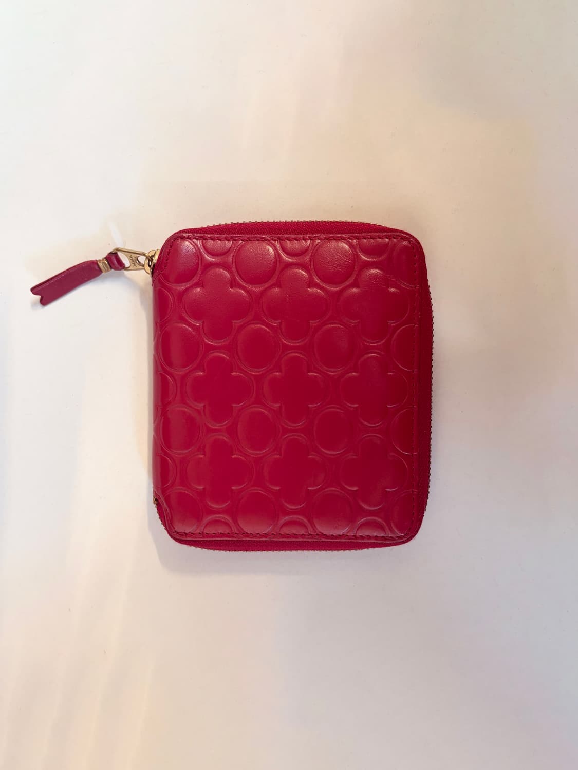 꼼데가르송 엠보스 패턴 지갑 레드 상품이미지1