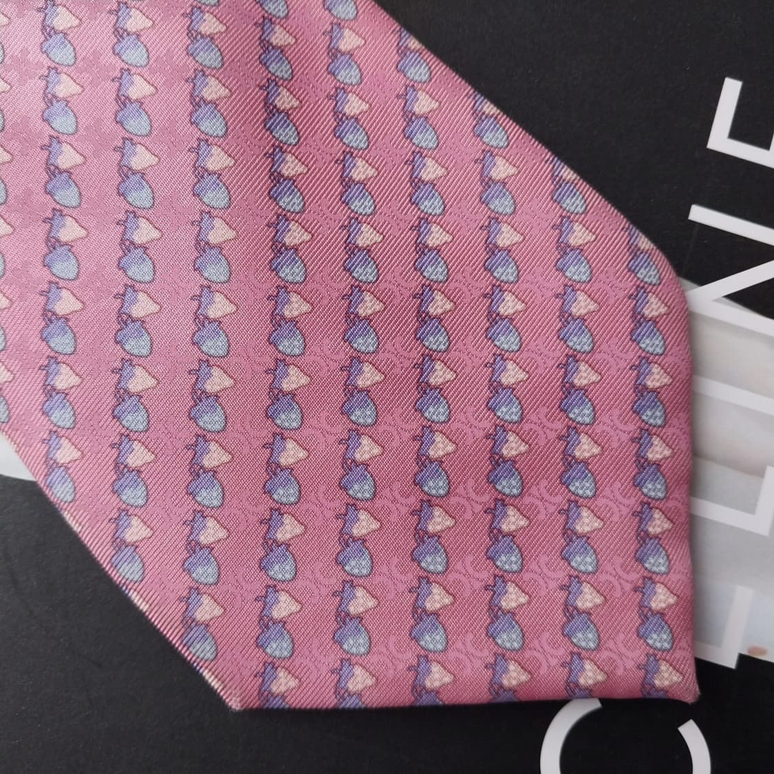 셀린느 핑크 딸기 모티브 패턴 넥타이 8.9cm A+~A등급 K2436
 상품이미지5