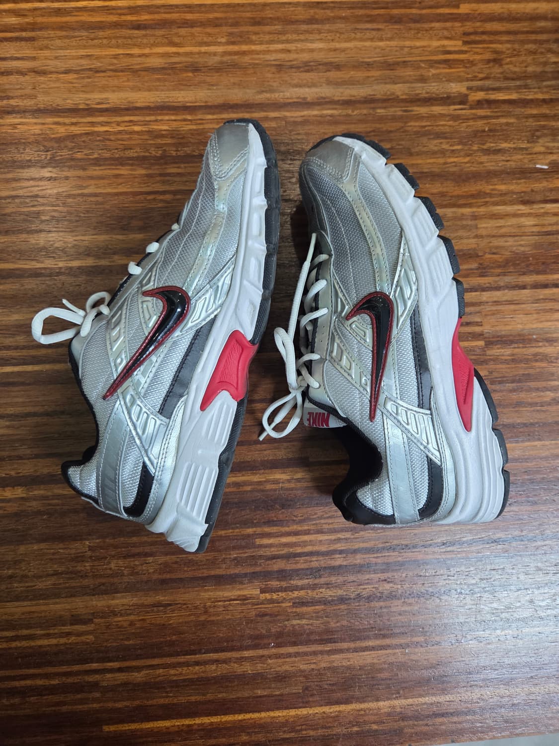 나이키 이니시에이터 실버 265 상품이미지1