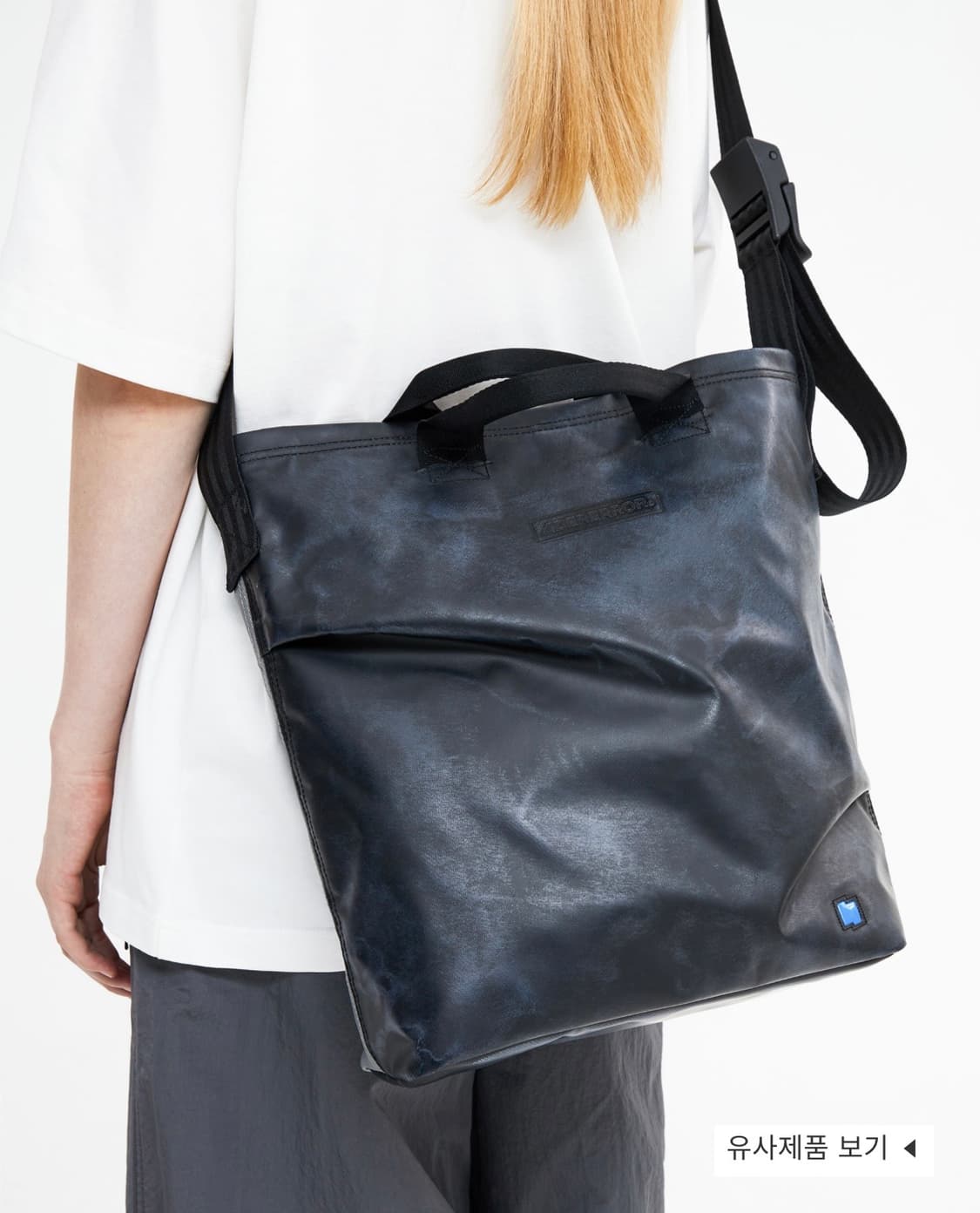 아더에러 Trace 버킷백 블랙/회색 상품이미지4