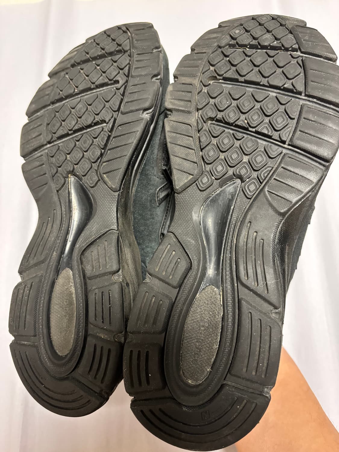 뉴발란스 990 v4 트리플블랙 255 상품이미지4