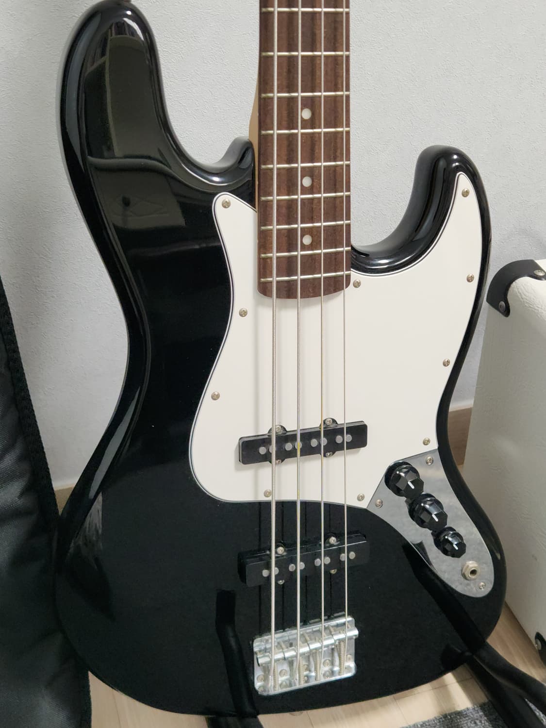 스콰이어 어피니티 재즈 베이스 4현 + 암베스텐 베이스 앰프 상품이미지2