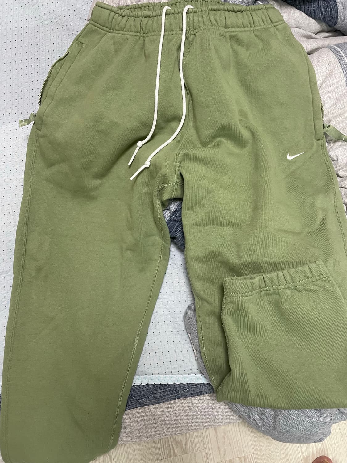 나이키 솔로스우시 플리스 팬츠 오일 그린 L 상품이미지1