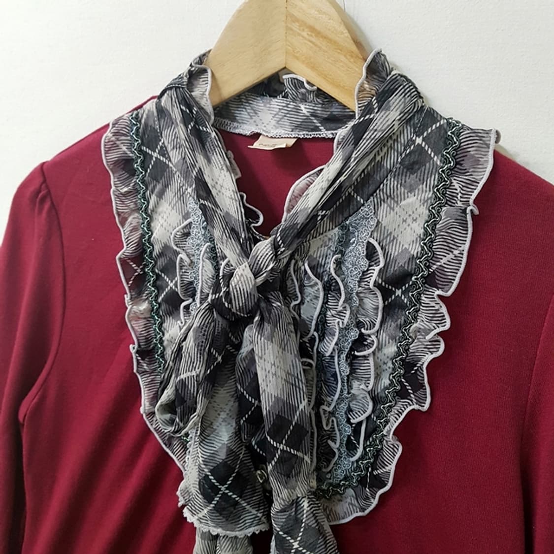 [새상품] axes femme 레이스 리본 티셔츠 버건디 상품이미지2