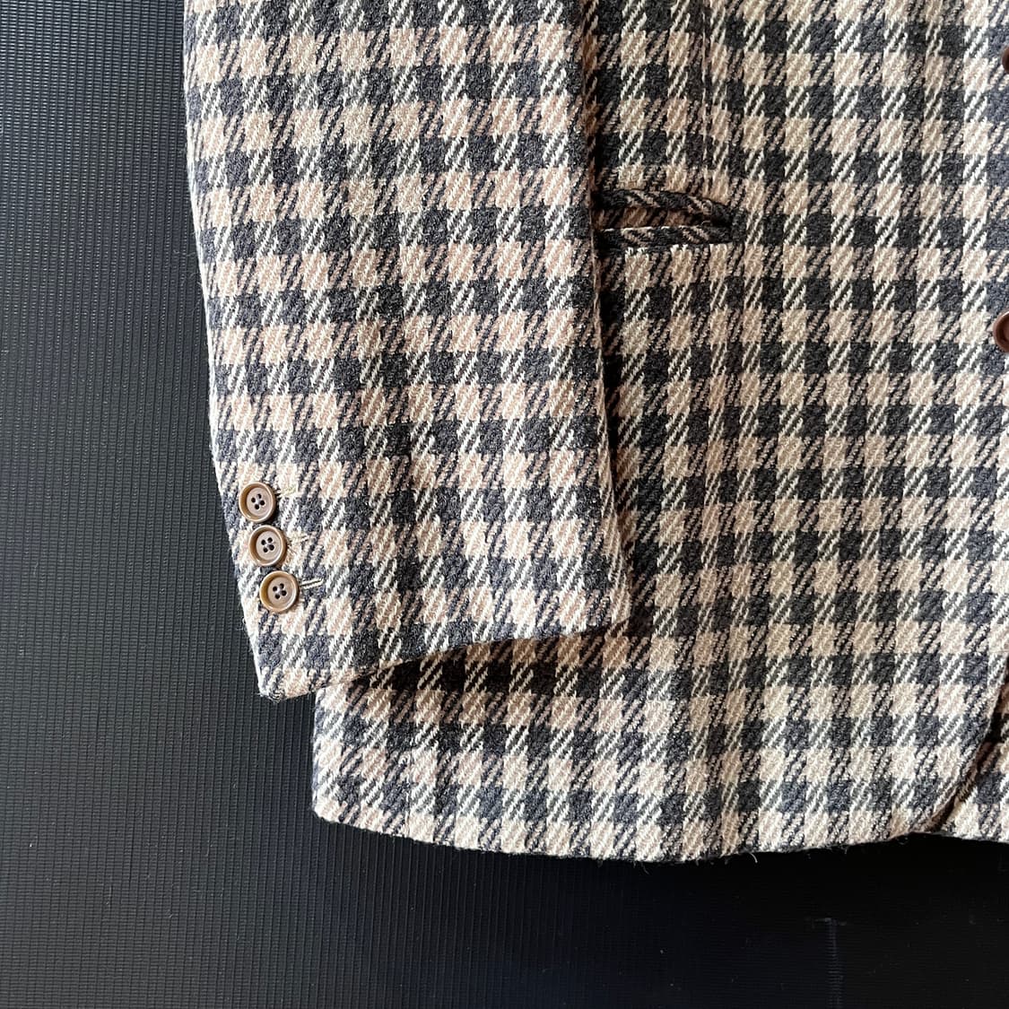 90s 지안프랑코 페레 뉴트럴체크 테일러드 자켓  상품이미지3