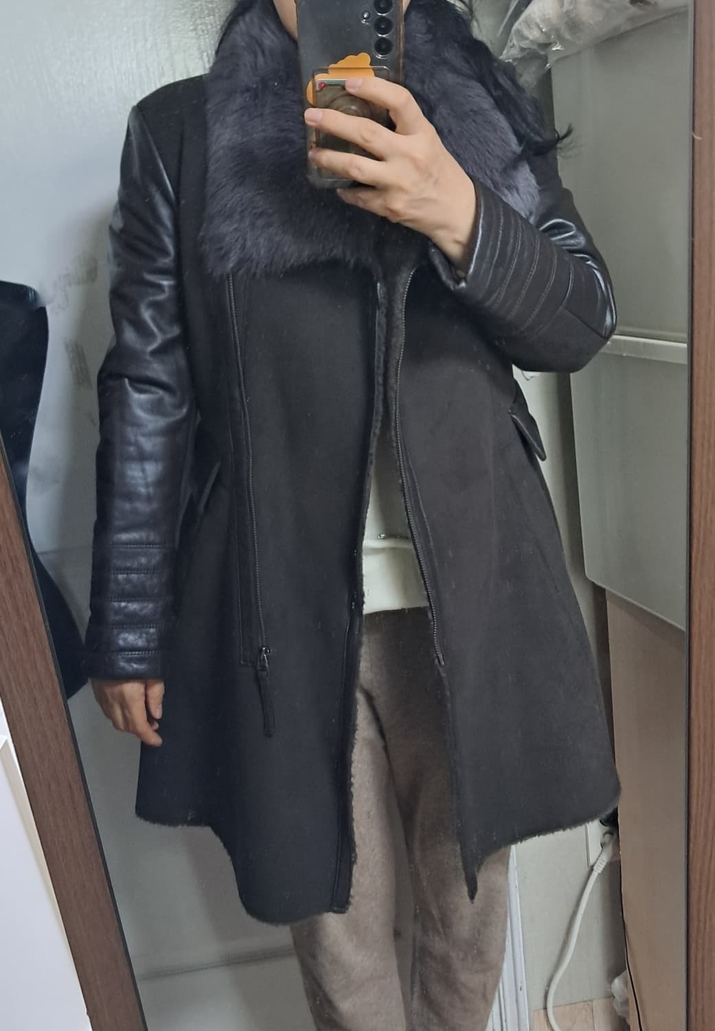 디데무 양털퍼 양가죽소매 배색 무스탕 퍼 코트 66~정77 상품이미지10